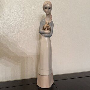 Morrison Porcelain Figurine Lady  - perfect condition
